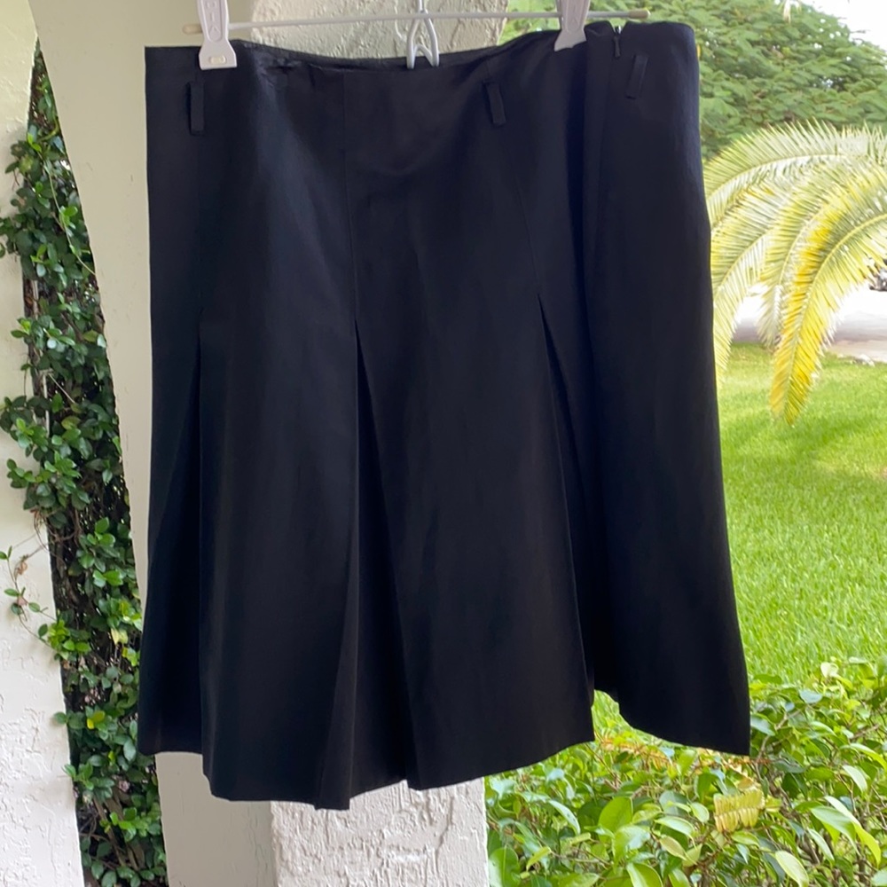 Lilly Pulitzer Skirt -black -subtle sateen weave